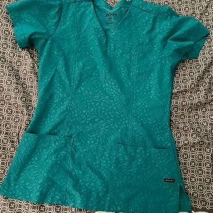 5 women’s scrub tops